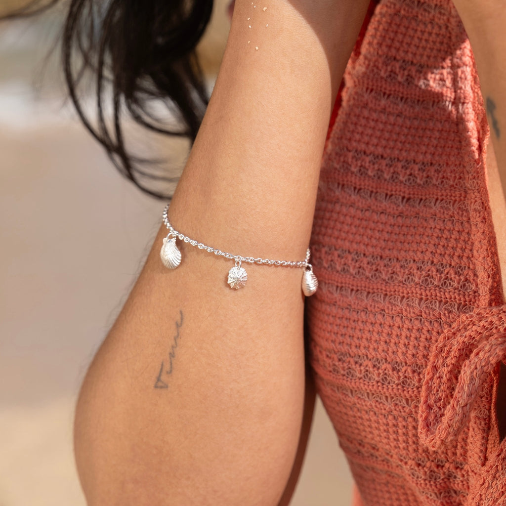 Seashell Charm Bracelet - SilverOrigins